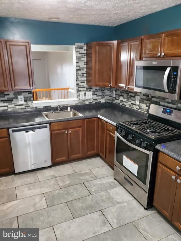 3984 Mammoth Cave Loop, Dumfries, VA 22025