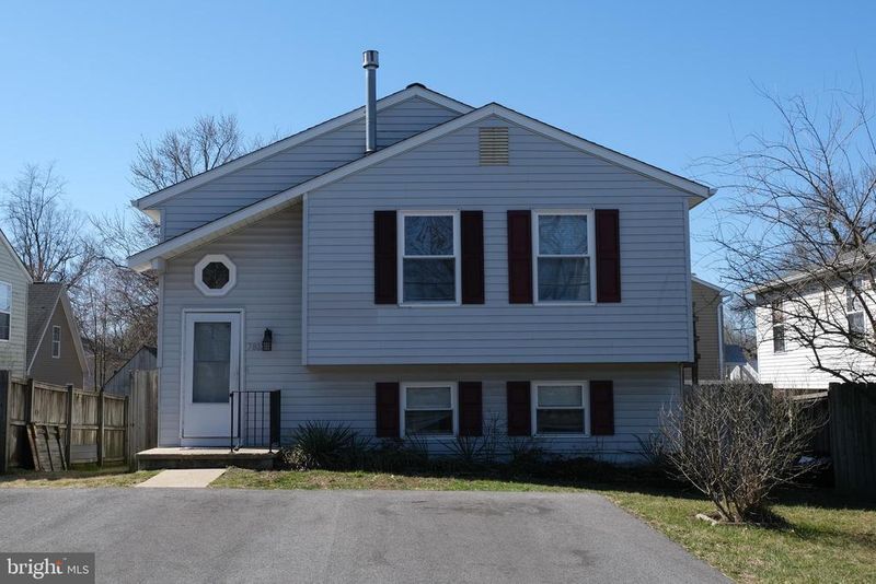 7802 E Shore Rd, Pasadena, MD 21122