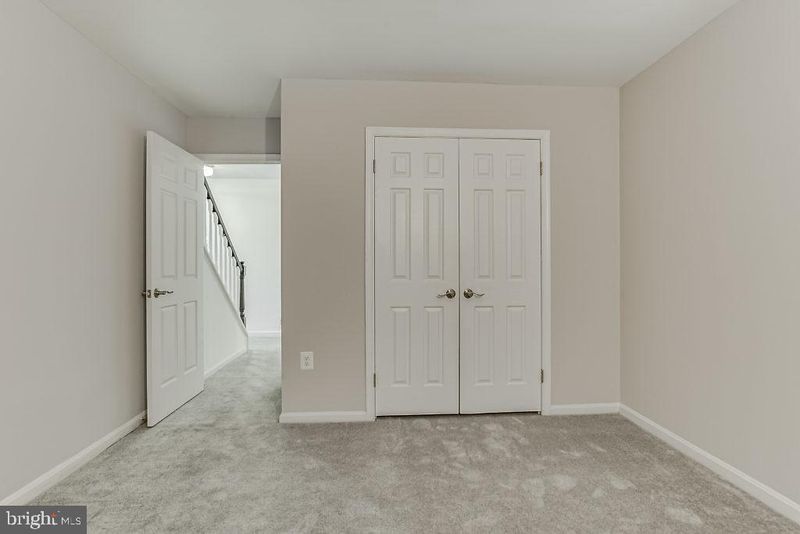 2866 Yarn Ct, Falls Church, VA 22042