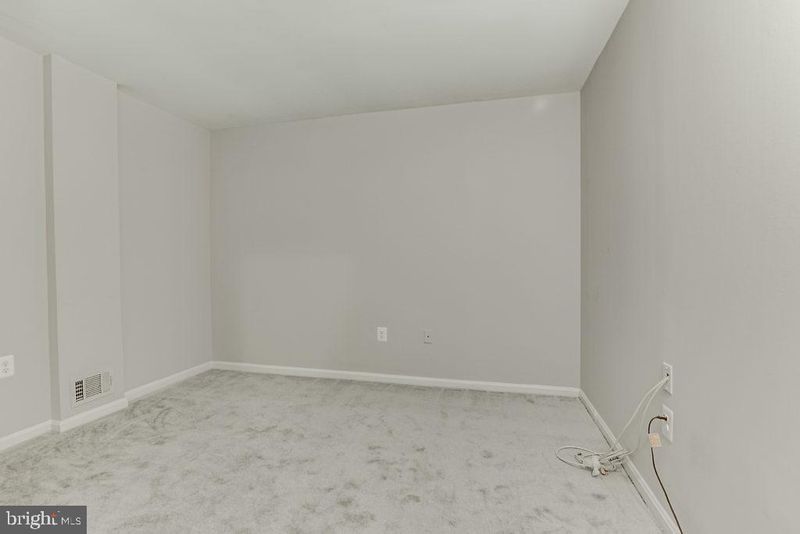 2866 Yarn Ct, Falls Church, VA 22042