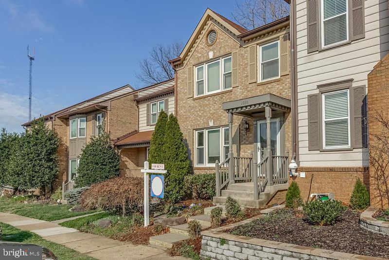 2866 Yarn Ct, Falls Church, VA 22042