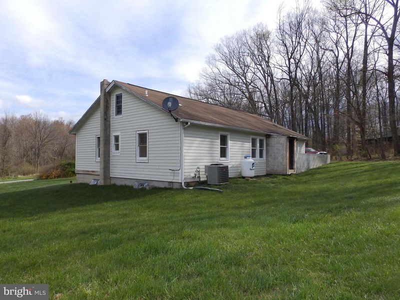 15125 Barnes Rd, New Windsor, MD 21776