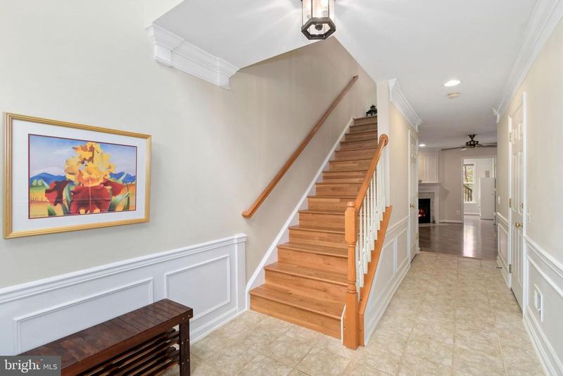 8259 Singleleaf Ln, Lorton, VA 22079