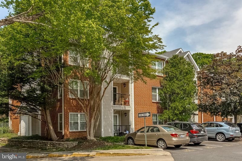 3305 Wyndham Cir #353, Alexandria, VA 22302