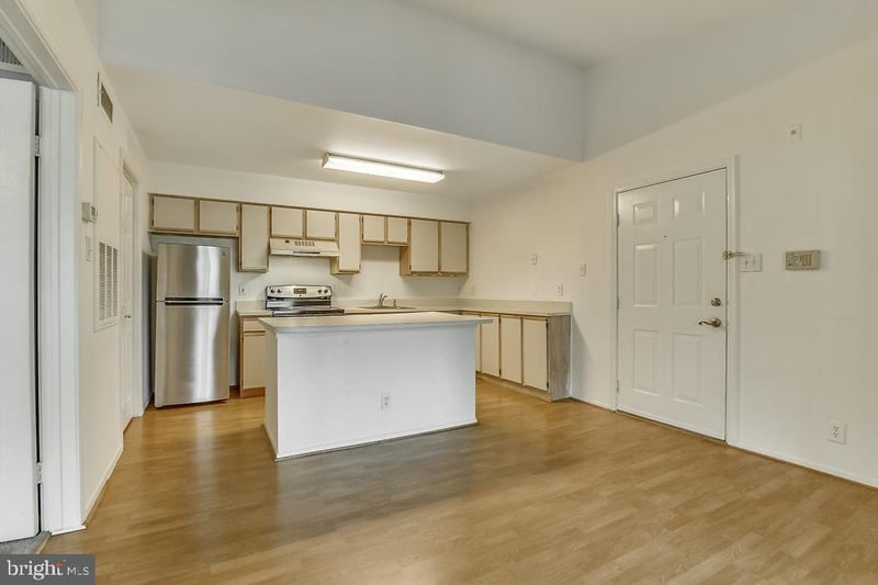 3305 Wyndham Cir #353, Alexandria, VA 22302