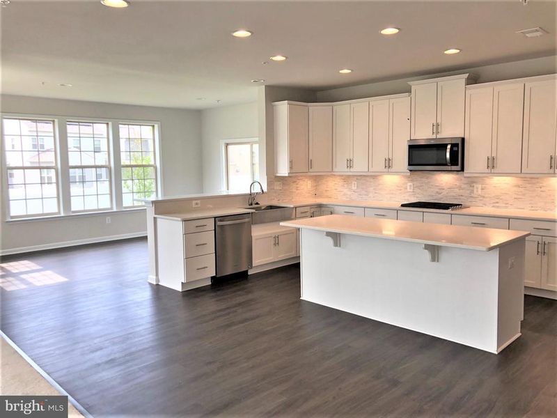 7811 Hubble Dr, Lanham, MD 20706