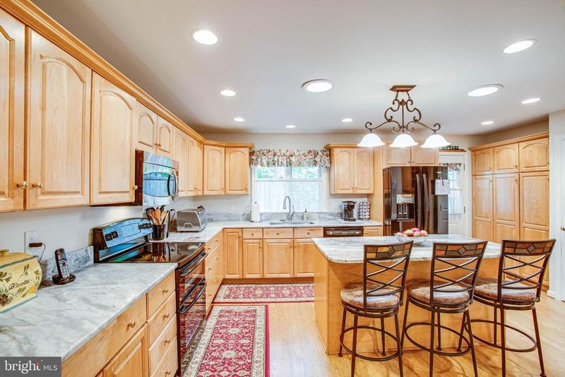 4498 Larchmont Ct, Montclair, VA 22025