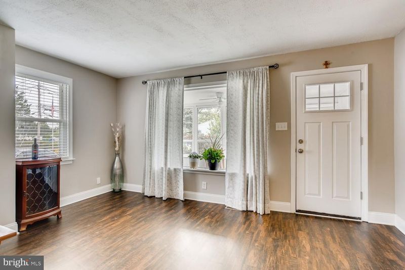 8043 Highpoint Rd, Clearwater Beach, MD 21226