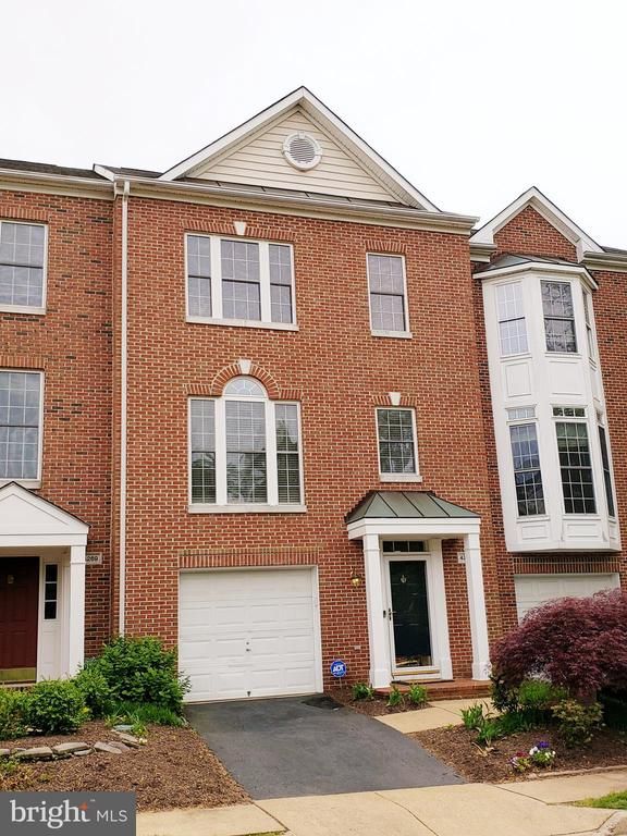 4271 Upper Park Dr, Fairfax, VA 22030
