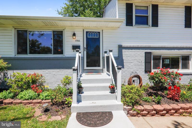 7510 Dover Ln, Lanham, MD 20706