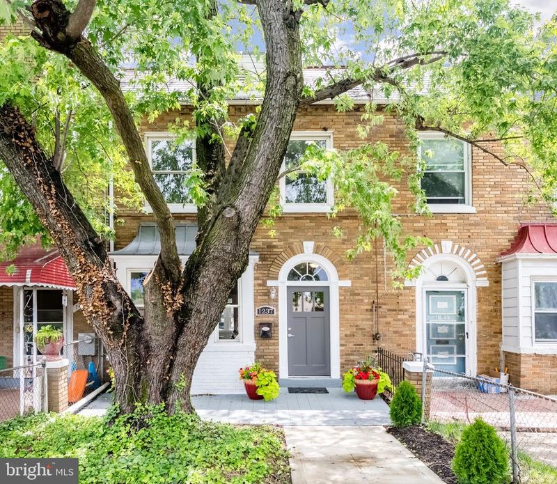 1237 17th St NE, Washington, DC 20002