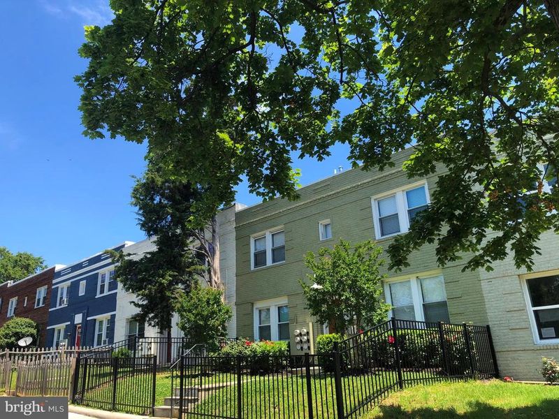 849 19th St NE #B, Washington, DC 20002