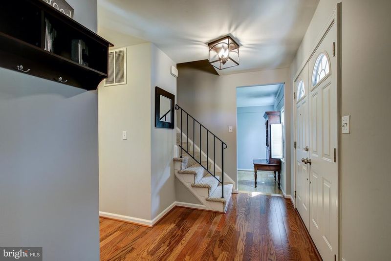 17612 Shamrock Dr, Olney, MD 20832