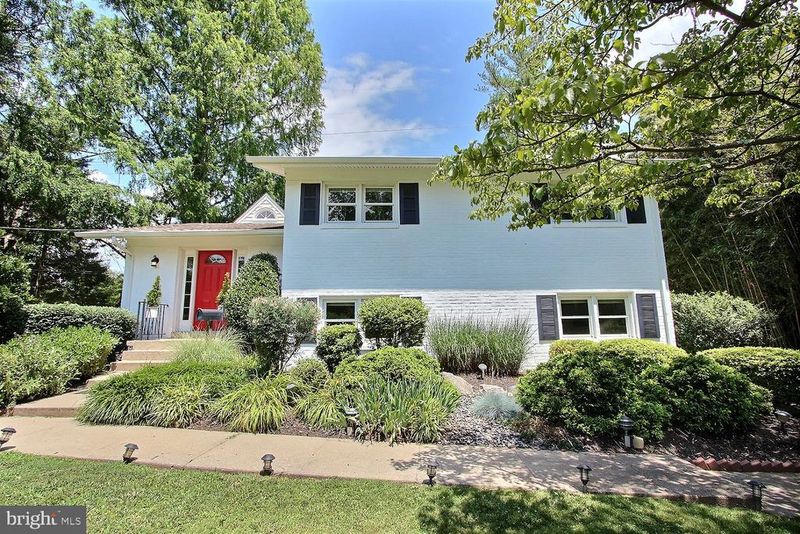 11413 Georgetowne Dr, Potomac, MD 20854