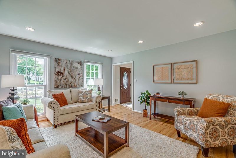 10900 Middlegate Dr, Fairfax, VA 22032