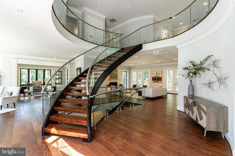 2035 Hunter Mill Rd, Vienna, VA 22181