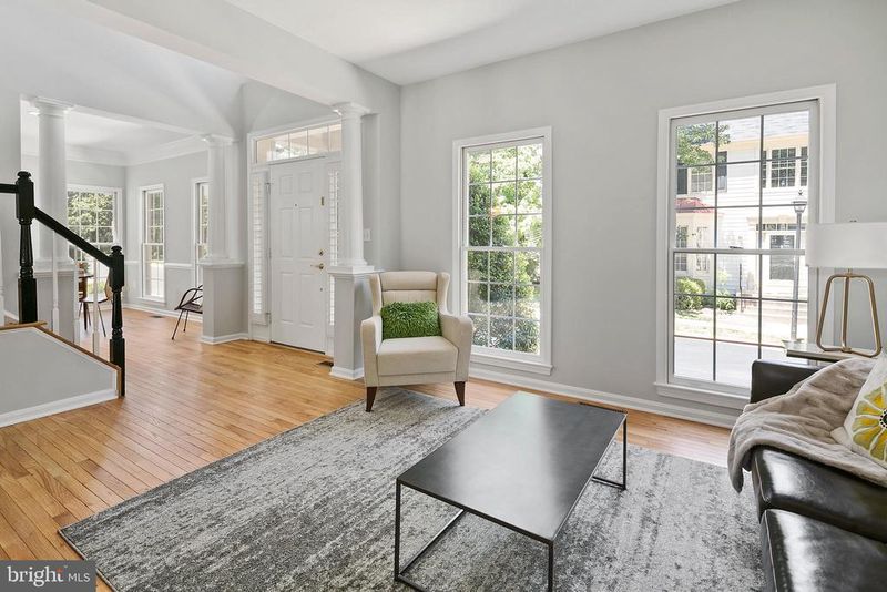 5378 Chieftain Cir, Alexandria, VA 22312