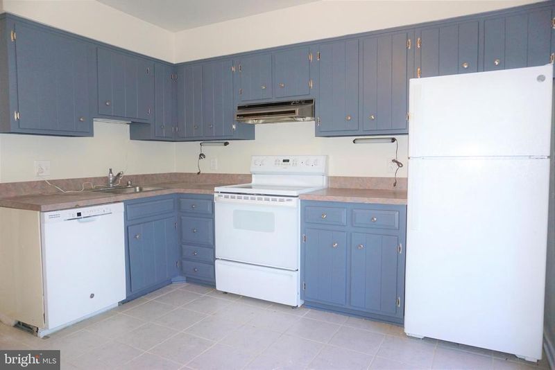 10536 Assembly Dr, Fairfax, VA 22030