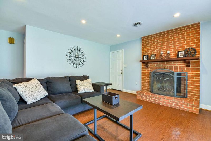 6818 Falstone Dr, Frederick, MD 21702