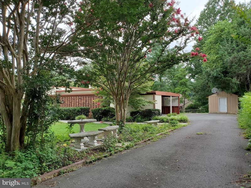 2030 Greenwich St, Falls Church, VA 22043