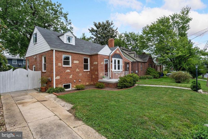 621 Ray Dr, Silver Spring, MD 20910