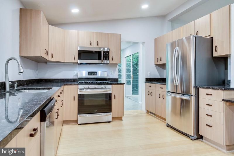6525 Byrnes Dr, Mclean, VA 22101