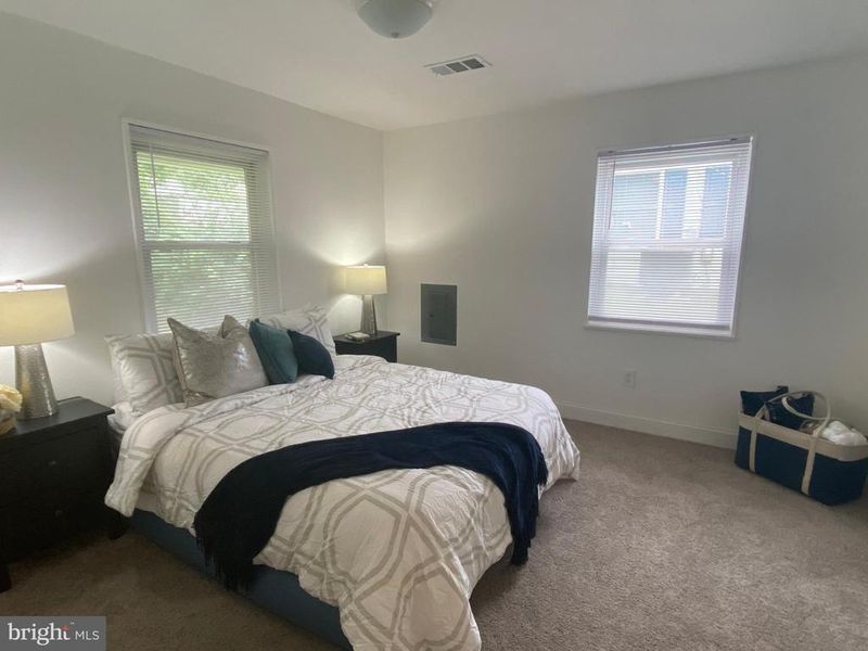 1120 Wentworth Dr, Oxon Hill, MD 20745