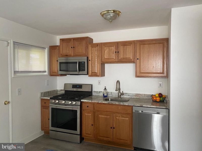 1120 Wentworth Dr, Oxon Hill, MD 20745