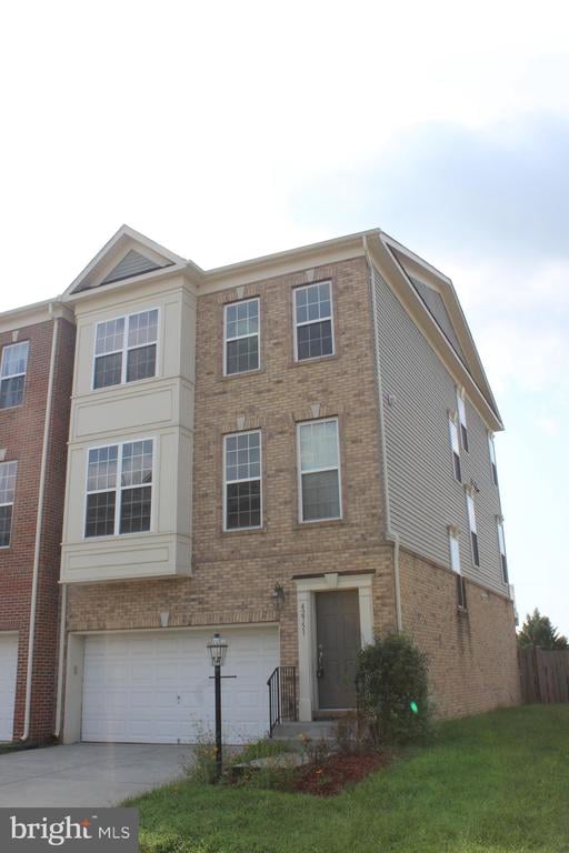 42751 Puller Ter, Broadlands, VA 20148