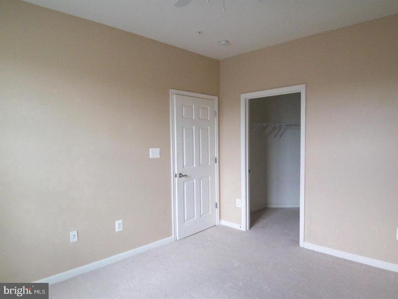 21222 Mcfadden Sq #209, Sterling, VA 20165