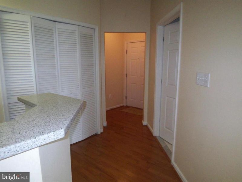 21222 Mcfadden Sq #209, Sterling, VA 20165