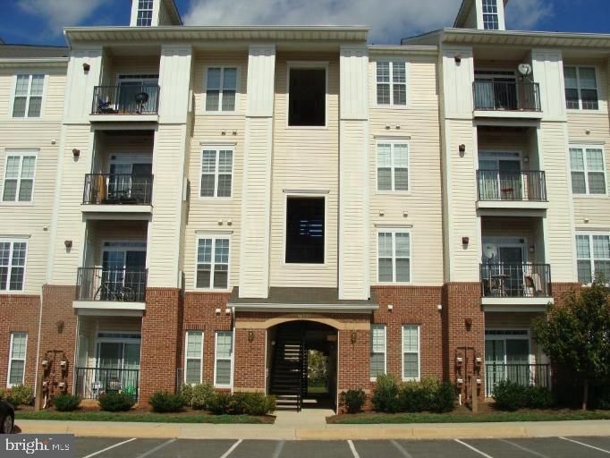 21222 Mcfadden Sq #209, Sterling, VA 20165