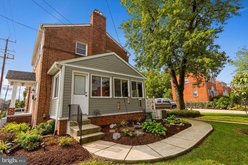 725 University Blvd E, Silver Spring, MD 20903