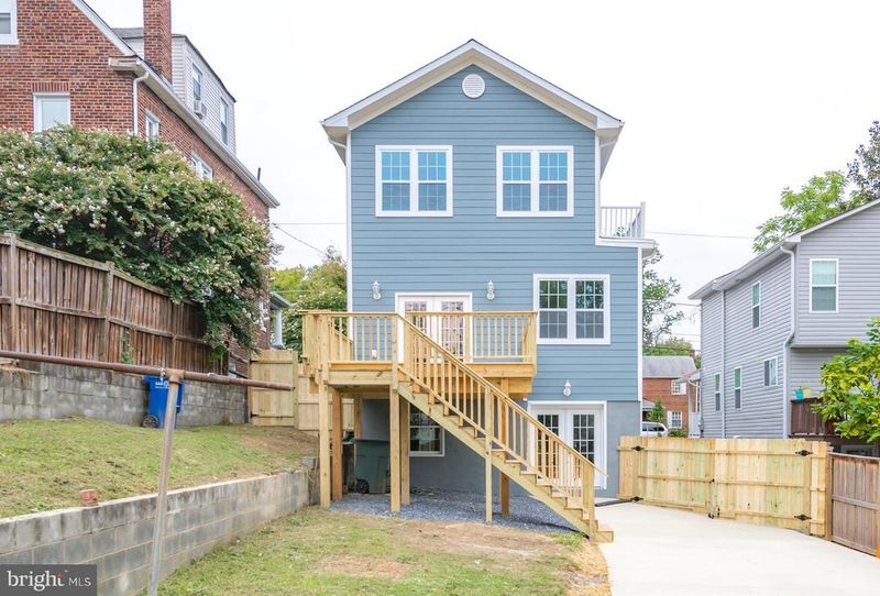 3040 Vista St NE, Washington, DC 20018