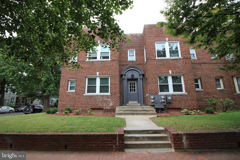 900 5th St NE #2, Washington, DC 20002