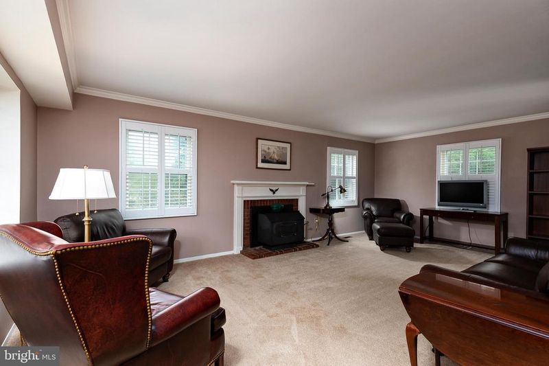 12417 Rustic Hill Dr, Bowie, MD 20715