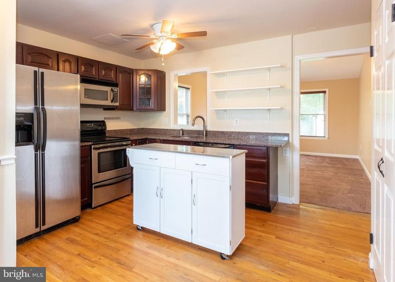 1036 Hyde Park Dr, Annapolis, MD 21403