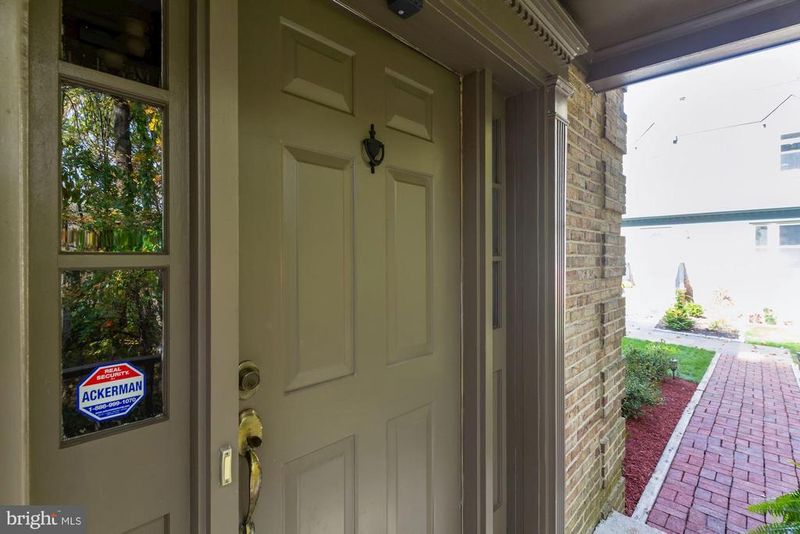 25 Castle Cliff Ct, Silver Spring, MD 20904