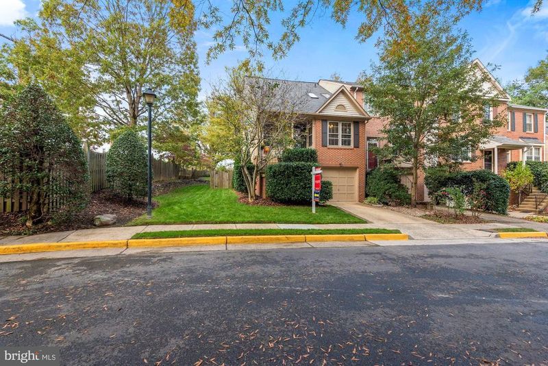 9394 Peter Roy Ct, Burke, VA 22015