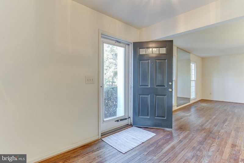 160 Peyton Rd, Sterling, VA 20165
