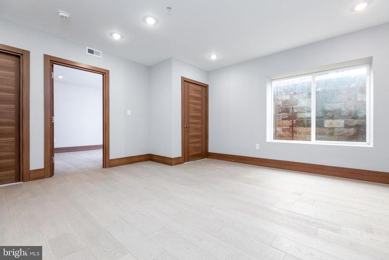 2109 M St NE #2, Washington, DC 20002