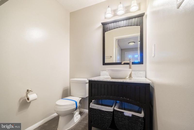 2911 Montauk Ct, Falls Church, VA 22042