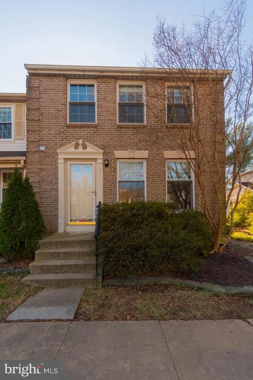 2911 Montauk Ct, Falls Church, VA 22042