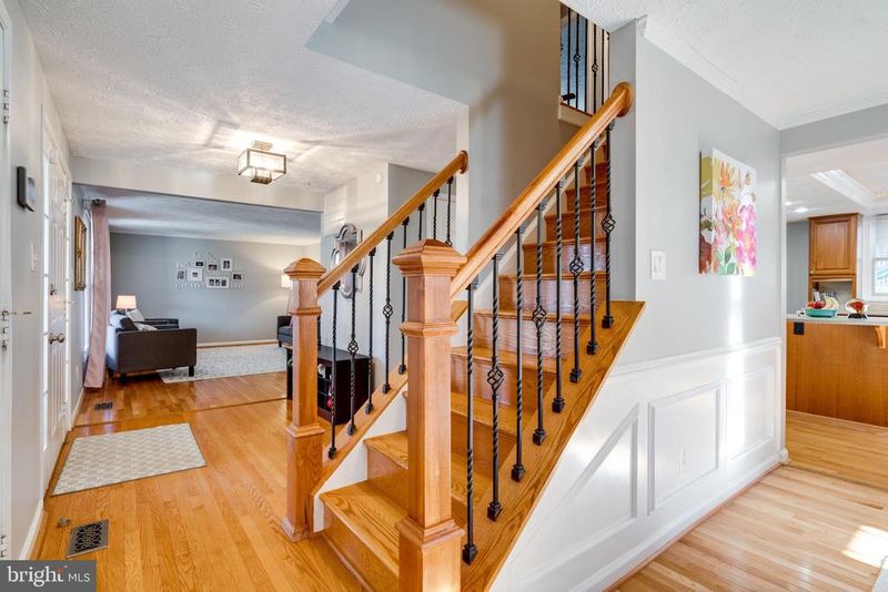 6335 Falling Brook Dr, Burke, VA 22015