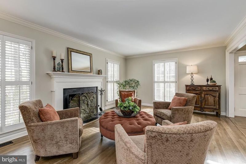11904 Ledgerock Ct, Potomac, MD 20854