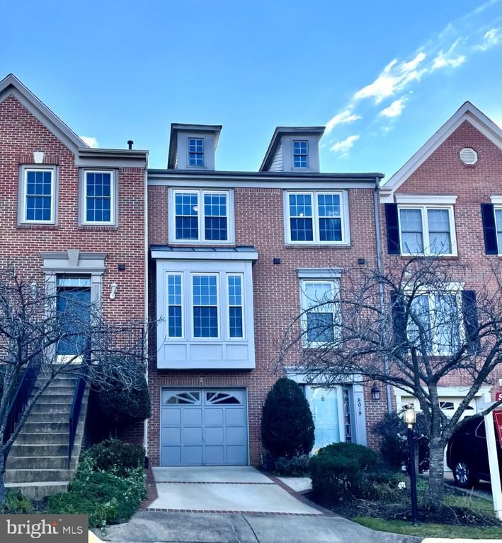 8019 Readington Ct, Springfield, VA 22152