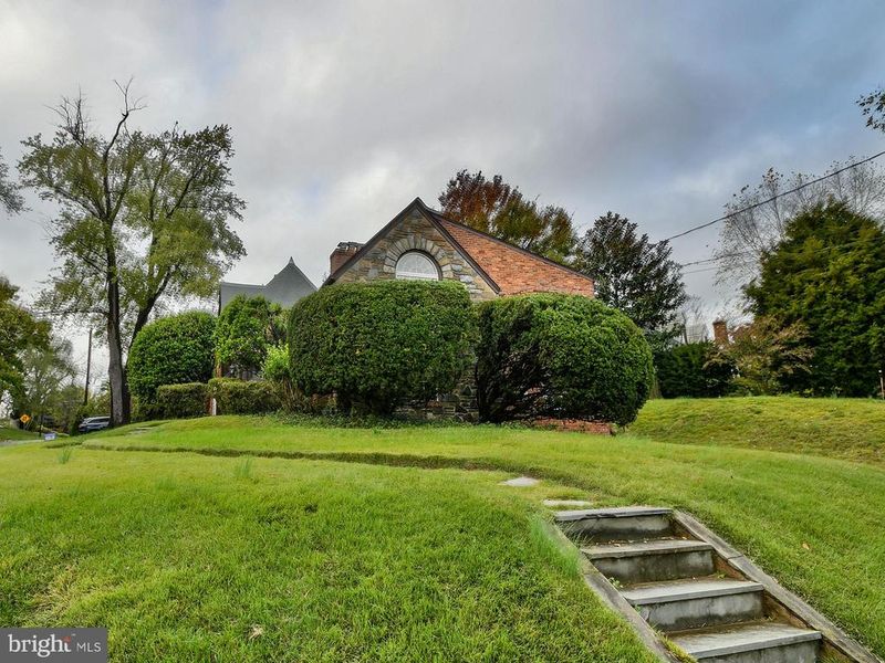621 Greenbrier Dr, Silver Spring, MD 20910