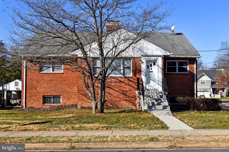 5601 26th St N, Arlington, VA 22207