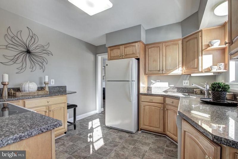 5915 Erving St, Springfield, VA 22150