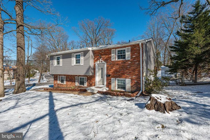 3 Maple Ave, Pasadena, MD 21122
